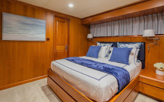 SILVER SEAS 14