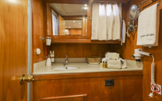 QUEEN OF SEA 26