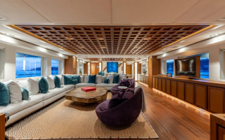 CHAMPAGNE SEAS 27
