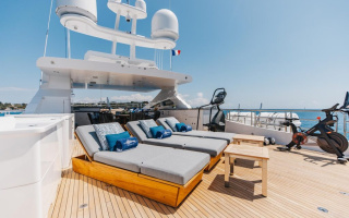 CHAMPAGNE SEAS 10