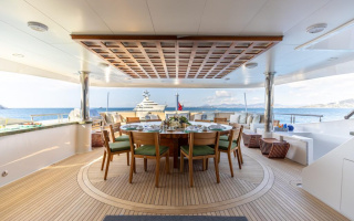 CHAMPAGNE SEAS 16