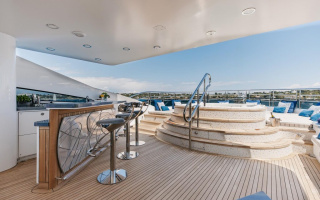 CHAMPAGNE SEAS 8