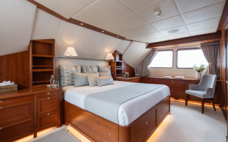 CORNELIA 23