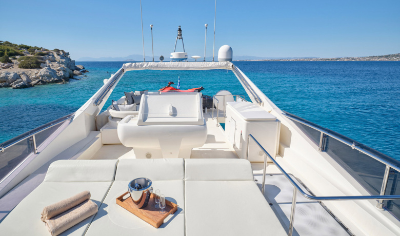 GOLDEN YACHT