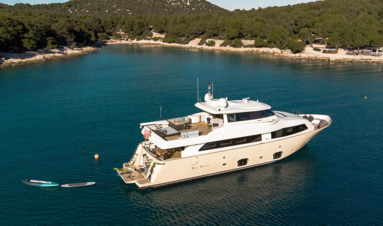 FRIEND'S BOAT