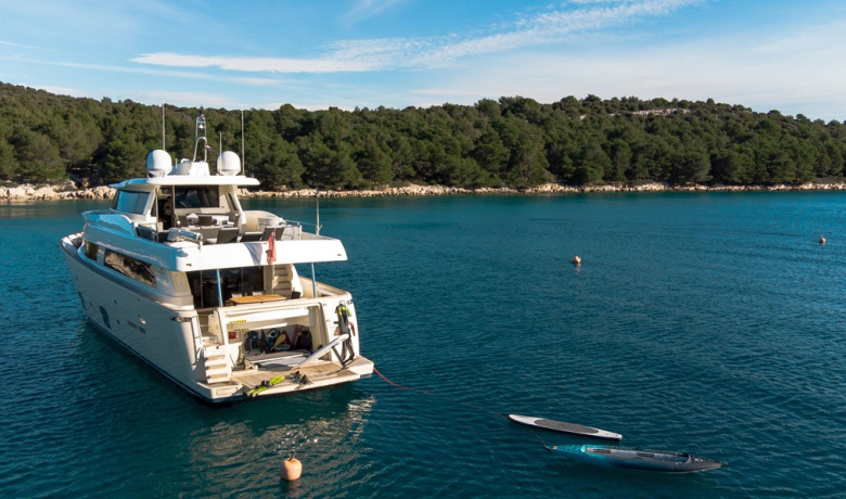 FRIEND'S BOAT